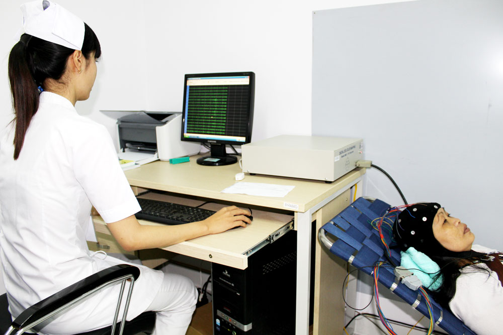 Máy ghi điện não